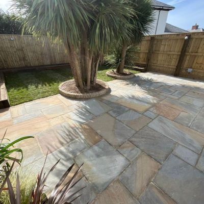 Indian York Tumbled & Aged Sandstone Calibrated Chiseled Edge 22MM Patio Pack (£23.06m² ex VAT)